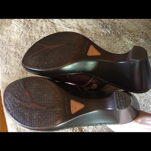 Born Leather Clogs- Warm Brown - Picture 5 of 5